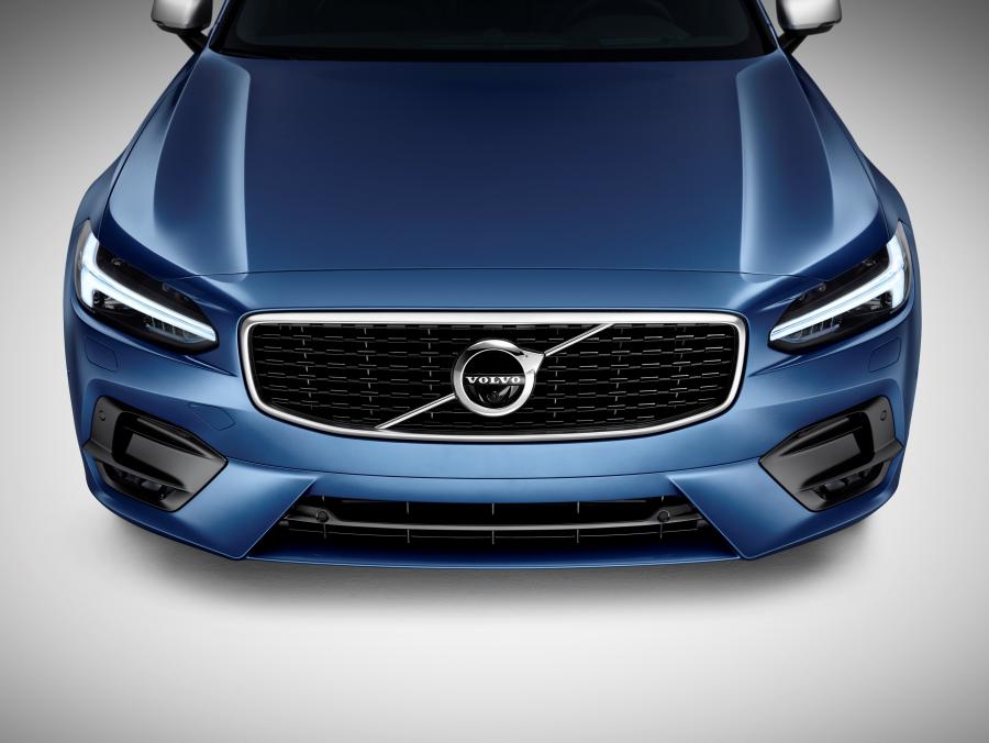 Детали экстерьера Volvo S90 T6 R-Design 2016 года  (фото 5 из 21)